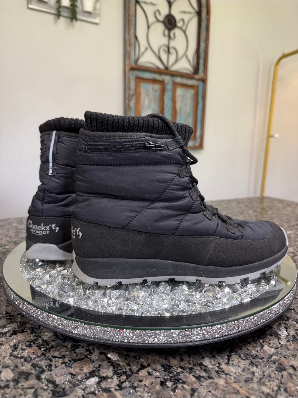 Cheeks fit Body Women's Black Winter Lace-Up ankle Boots EUC 9